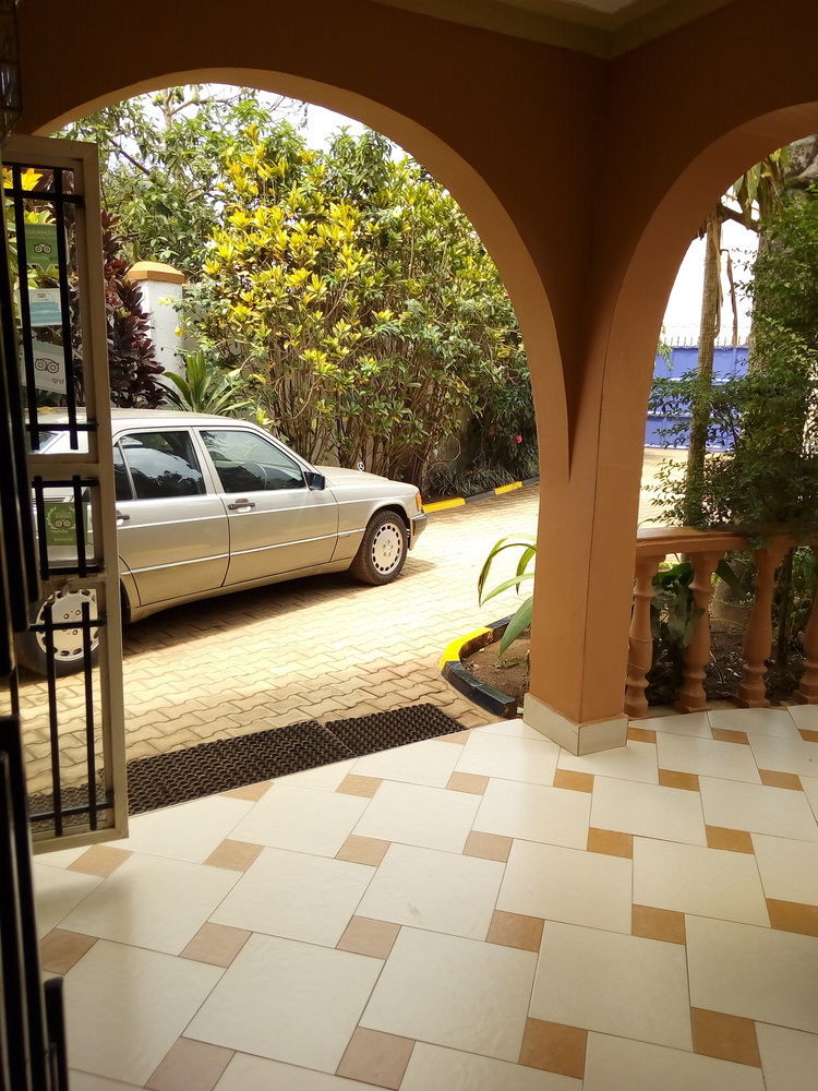 J Residence Motel Entebbe Exterior foto